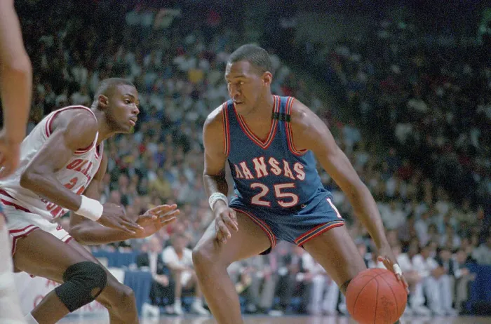 Framed Print : Danny Manning Charging Toward Harvey Grant Framed Print : Danny Manning Charging Toward Harvey Grant
