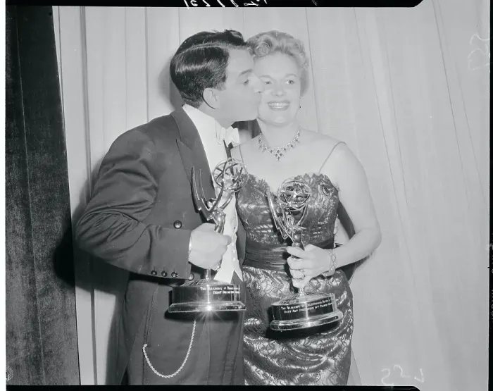 : Danny Thomas Kissing Jeanne Hagen : Danny Thomas Kissing Jeanne Hagen