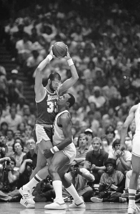 Framed Print : Darryl Dawkins and Kareem Abdul-Jabbar Framed Print : Darryl Dawkins and Kareem Abdul-Jabbar