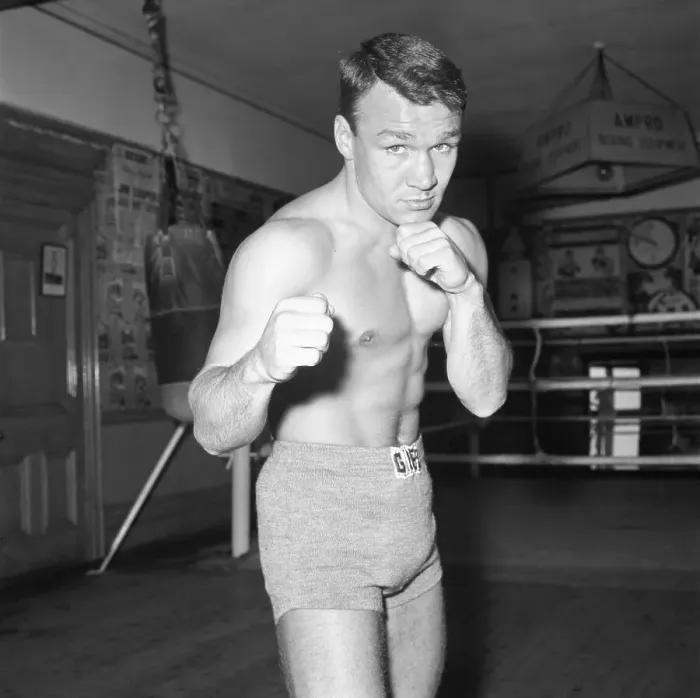 Framed Print : Dave Charnley in Boxing Stance Framed Print : Dave Charnley in Boxing Stance