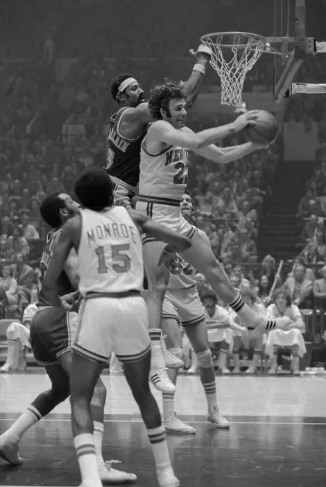 Framed Print : Dave DeBusschere Grabbing Ball from Wilt Chamberlain Framed Print : Dave DeBusschere Grabbing Ball from Wilt Chamberlain