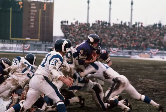 Framed Print : Dave Osborn For a 13 Yard Gain Framed Print : Dave Osborn For a 13 Yard Gain