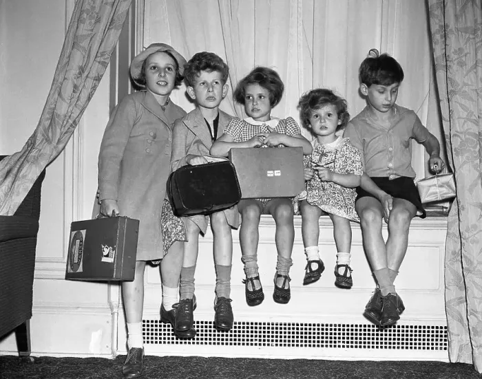 Framed Print : Davina And Simon Bowes-Lyon With Their Cousins