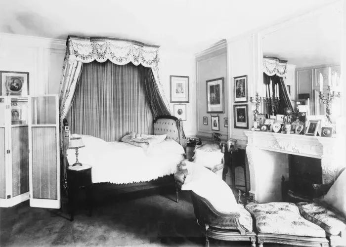 Framed Print : Day Bed. A curtained day bed in Madame Melbas bedroom Framed Print : Day Bed. A curtained day bed in Madame Melbas bedroom