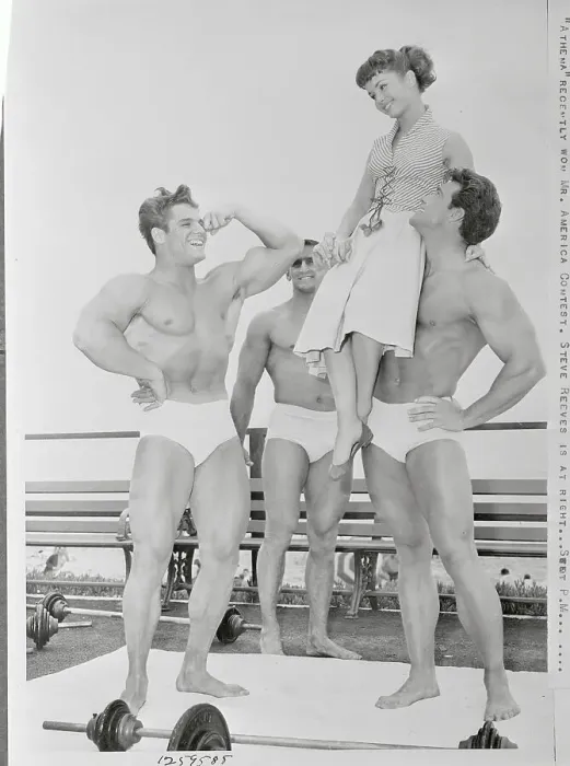 Framed Print : Debbie Reynolds with Bodybuilders Framed Print : Debbie Reynolds with Bodybuilders