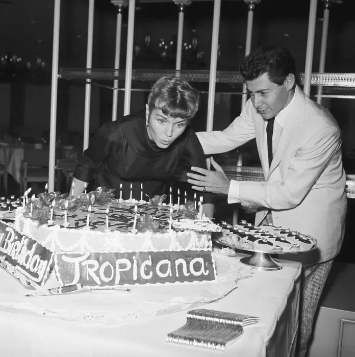 Framed Print : Debbie Reynolds and Eddie Fisher with Cake Framed Print : Debbie Reynolds and Eddie Fisher with Cake