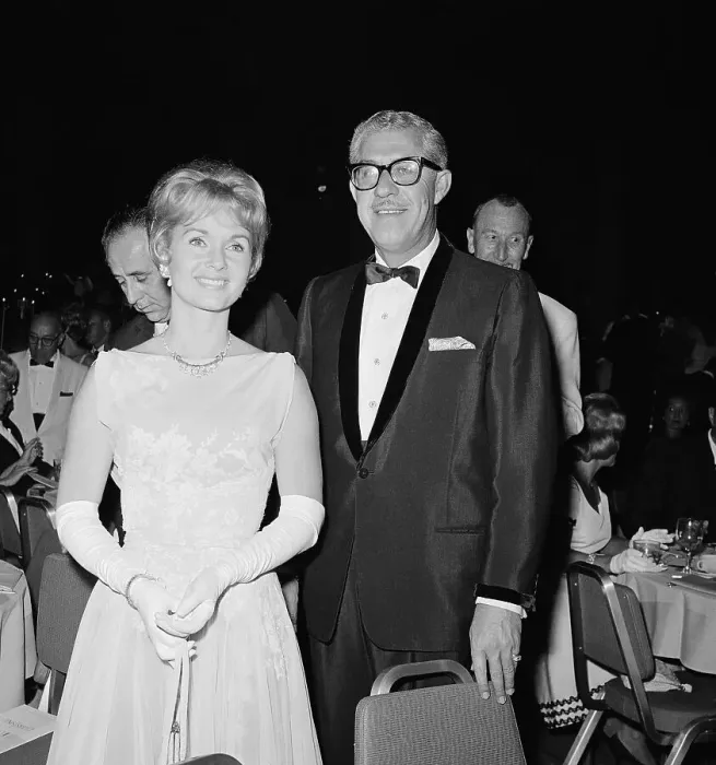 Framed Print : Debbie Reynolds and Husband at Dinner Framed Print : Debbie Reynolds and Husband at Dinner