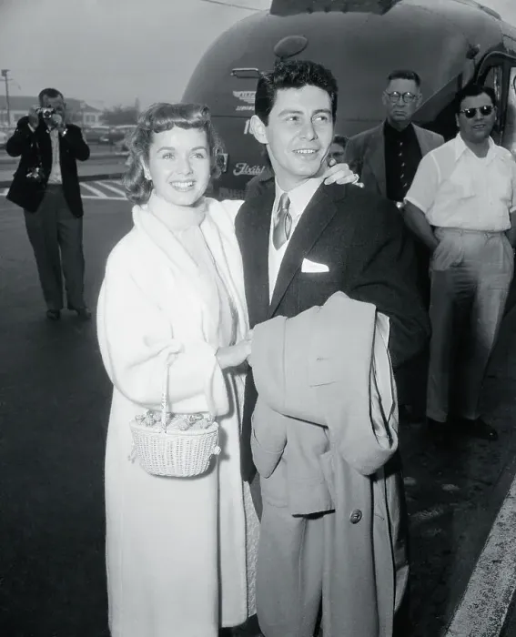 Framed Print : Debbie Reynolds Meeting Eddie Fisher at Airport Framed Print : Debbie Reynolds Meeting Eddie Fisher at Airport