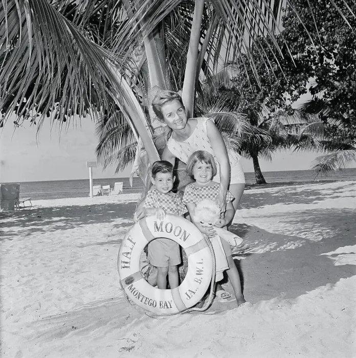 Framed Print : Debbie Reynolds Vacationing with Her Kids Framed Print : Debbie Reynolds Vacationing with Her Kids