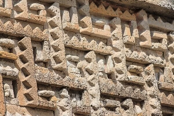 Decoration and patterns in Mitla walls