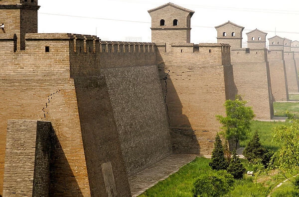 defence wall surrounding the medieval city of ping yao, nothern China
