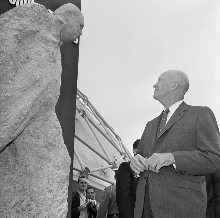 Framed Print : D.Eisenhower Looking At Churchill Statue Framed Print : D.Eisenhower Looking At Churchill Statue
