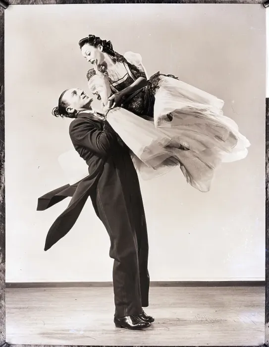 Framed Print : Demonstration of Gracefull Spin-Lift