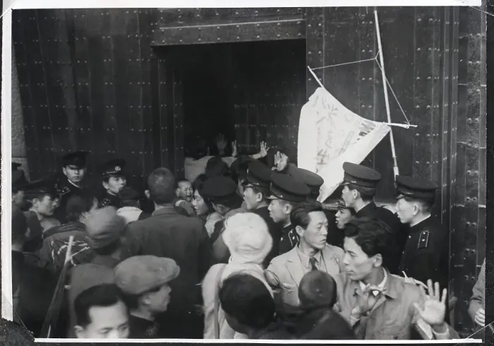 Framed Print : Demonstrators Storm Gate Of Palace Framed Print : Demonstrators Storm Gate Of Palace