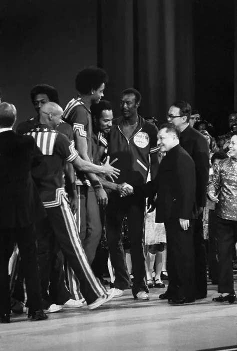 Framed Print : Deng Xiaoping Meets the Harlem Globetrotters