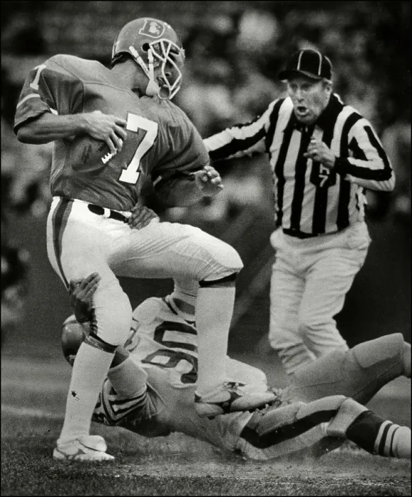 Framed Print : Denver Broncos Vs San Francisco 49ers At Candlestick Park Framed Print : Denver Broncos Vs San Francisco 49ers At Candlestick Park