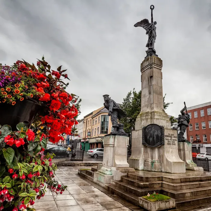 Framed Print : Derry. The Diamond War Memorial Framed Print : Derry. The Diamond War Memorial