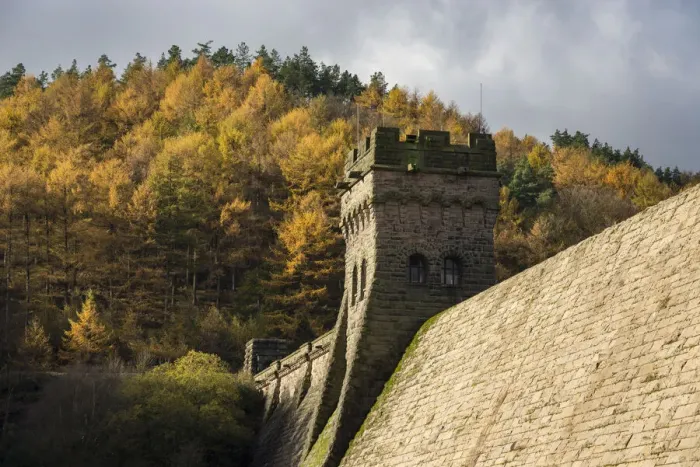 Framed Print : Derwent dam in autumn, Peak District, Derbyshire, England Framed Print : Derwent dam in autumn, Peak District, Derbyshire, England