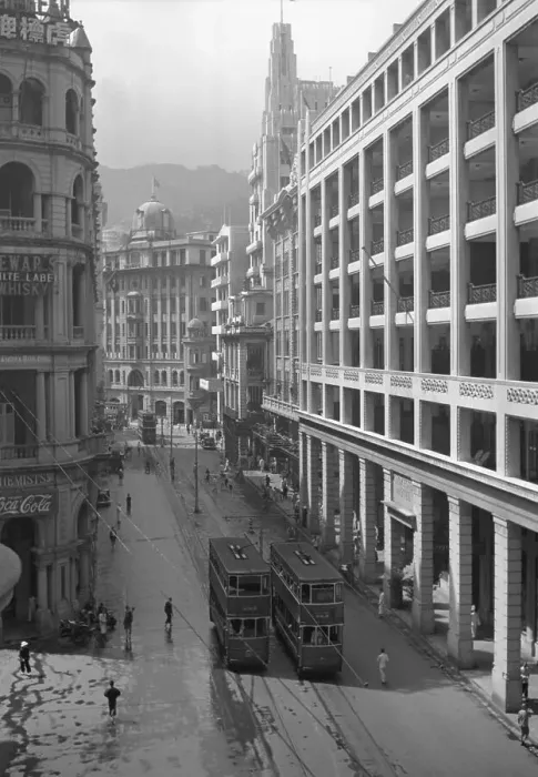 Framed Print : Des Voeux Road, Hong Kong Framed Print : Des Voeux Road, Hong Kong