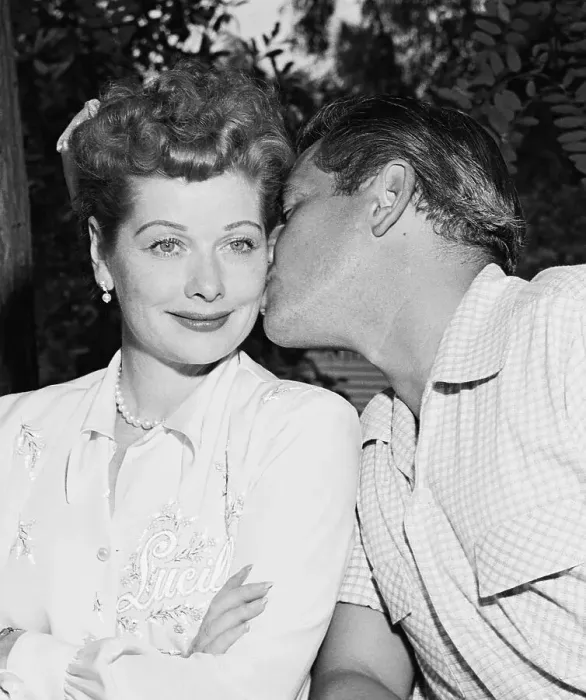 Framed Print : Desi Arnaz Kissing Lucille Ball Framed Print : Desi Arnaz Kissing Lucille Ball
