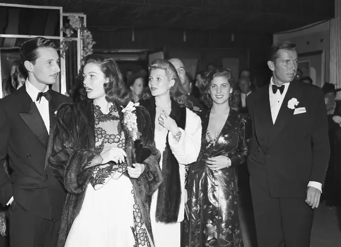Framed Print : Designer Oleg Cassini with Gene Tierney and Rita Hayworth Framed Print : Designer Oleg Cassini with Gene Tierney and Rita Hayworth