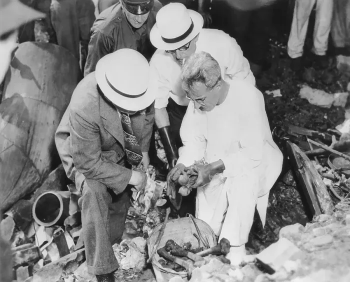 Framed Print : Detectives examining the bones of two murder victims of the Cleveland Torso Murderer Framed Print : Detectives examining the bones of two murder victims of the Cleveland Torso Murderer