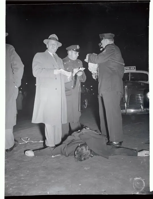 Framed Print : Detectives Taking Notes over Body of Vincent Manuzza Framed Print : Detectives Taking Notes over Body of Vincent Manuzza