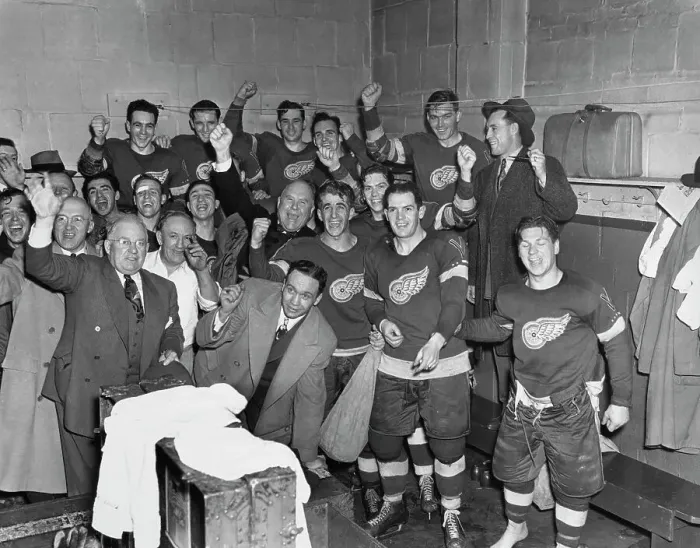 Framed Print : Detroit Red Wings Celebrating Stanley Cup Win