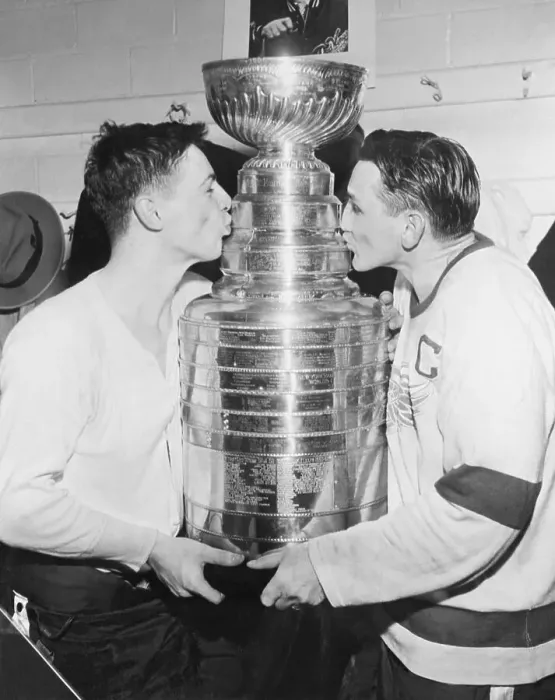 Framed Print : Detroit Redwings Players Kissing Stanley Cup Framed Print : Detroit Redwings Players Kissing Stanley Cup