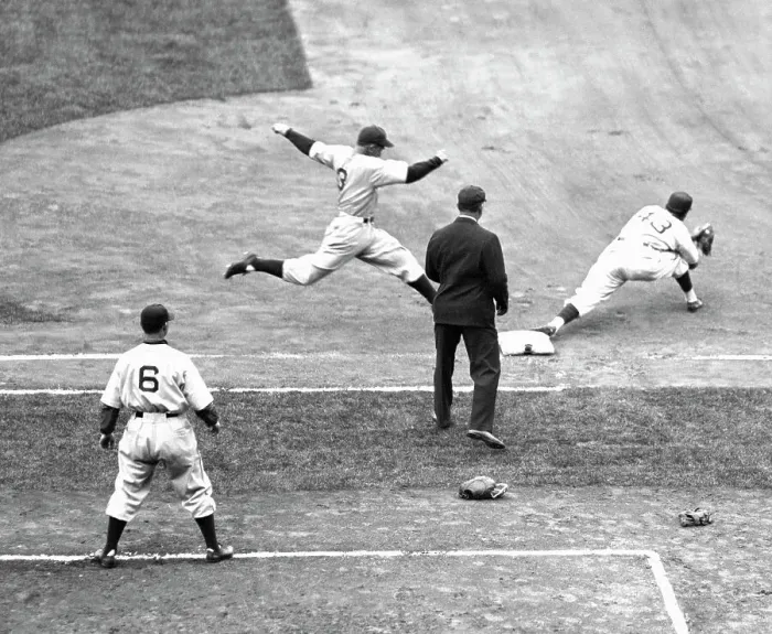 Framed Print : Detroit Tigers Play the Chicago Cubs in World Series