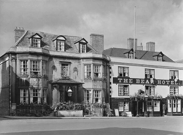 Devizes. The Bear Hotel in Devizes, Wiltshire, circa 1920
