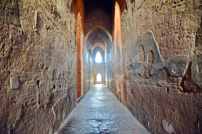 Framed Print : Dhamma Yan Gyi corridor Temple, Bagan, unesco ruins Myanmar. Asia Framed Print : Dhamma Yan Gyi corridor Temple, Bagan, unesco ruins Myanmar. Asia