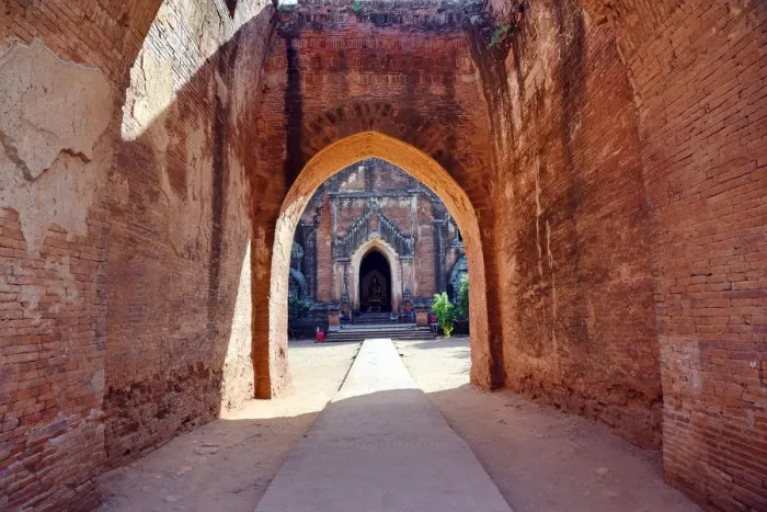 Framed Print : Dhamma Yan Gyi entry Temple, Bagan, unesco ruins Myanmar. Asia Framed Print : Dhamma Yan Gyi entry Temple, Bagan, unesco ruins Myanmar. Asia