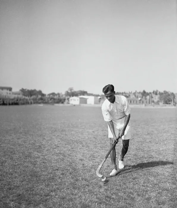Framed Print : Dhyan Chand Practicing