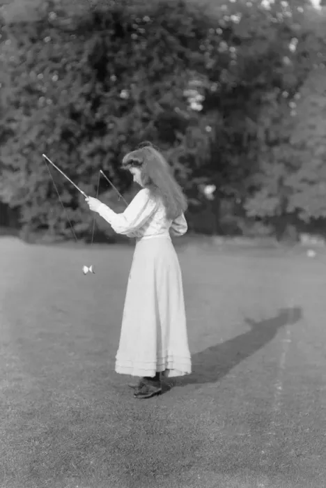 Framed Print : Diabolo Practice