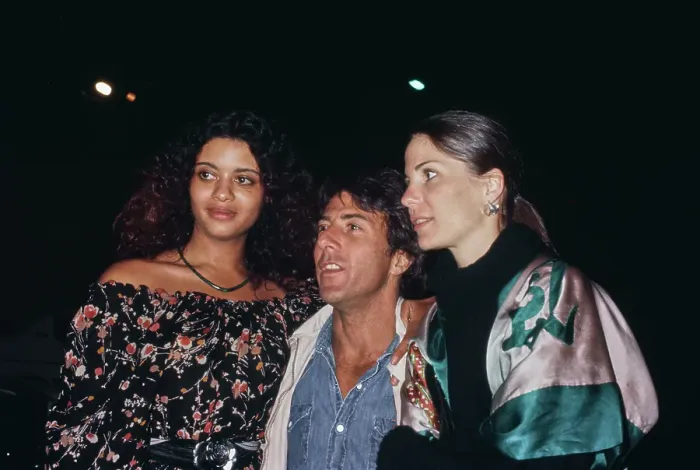 Framed Print : Diahnne Abbott, Dustin Hoffman & Anne Byrne Framed Print : Diahnne Abbott, Dustin Hoffman & Anne Byrne