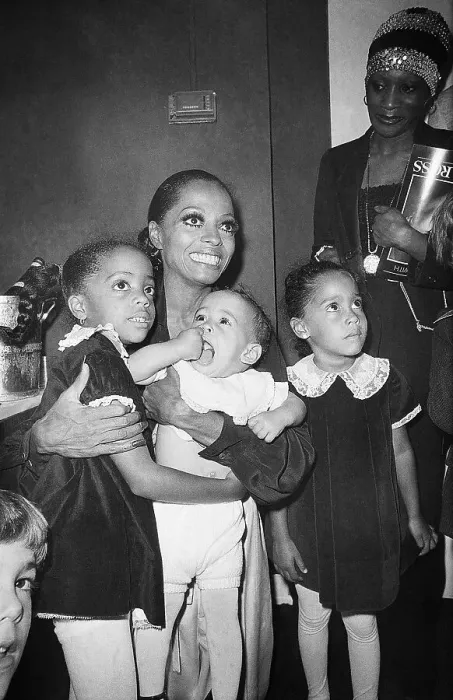 Framed Print : Diana Ross with Her Daughters Framed Print : Diana Ross with Her Daughters