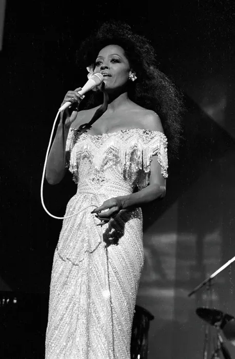Framed Print : Diana Ross Performsing Framed Print : Diana Ross Performsing