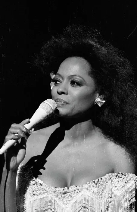 Framed Print : Diana Ross Performsing Framed Print : Diana Ross Performsing