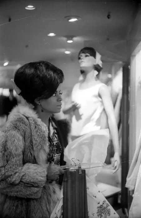 Framed Print : Diana Ross Shopping Framed Print : Diana Ross Shopping