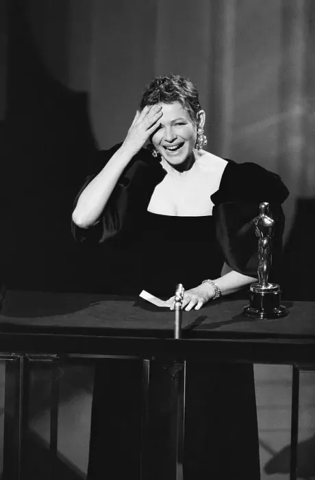 Framed Print : Dianne Wiest Accepting Academy Award Framed Print : Dianne Wiest Accepting Academy Award