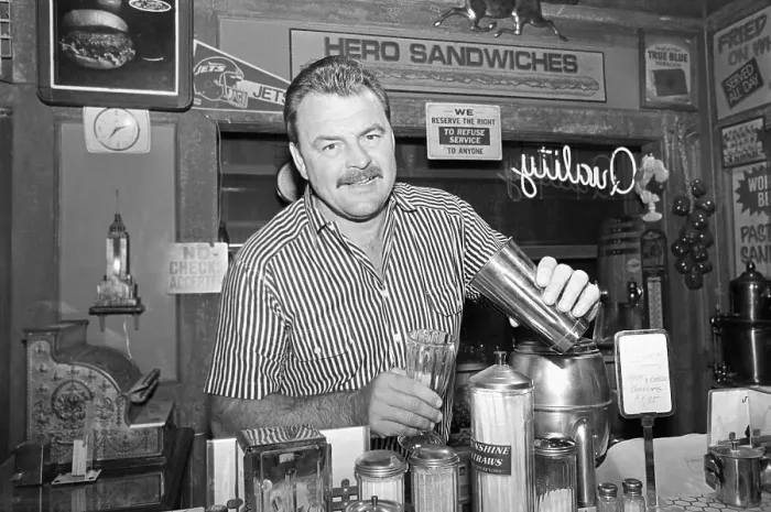 : Dick Butkus in TV Show Rehearsal : Dick Butkus in TV Show Rehearsal