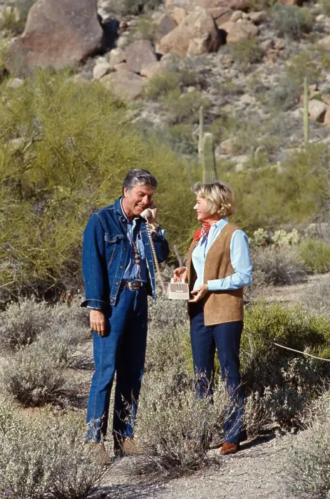 : Dick Van Dyke Making Hope Lange Laugh : Dick Van Dyke Making Hope Lange Laugh