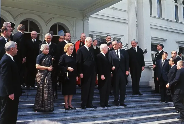 Framed Print : Dignitaries Assembling Outside the Villa Hammerschmidt Framed Print : Dignitaries Assembling Outside the Villa Hammerschmidt