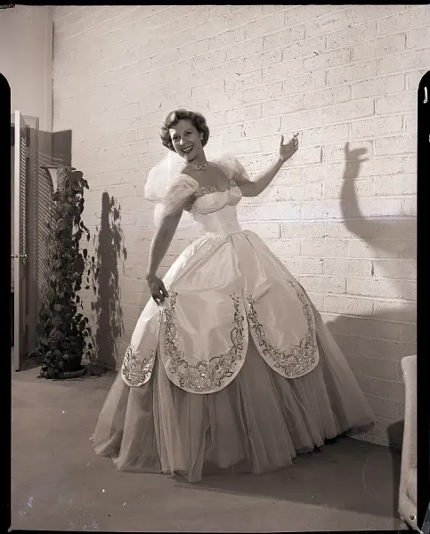 Dinah Shore in Howard Greer Couture Gown Print (1951). Art Prints, Posters & Puzzles from Fine Art Storehouse Dinah Shore in Howard Greer Couture Gown Print (1951). Art Prints, Posters & Puzzles from Fine Art Storehouse