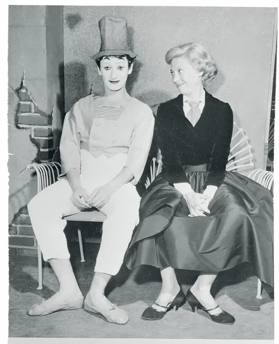 : Dinah Shore Sitting Next to Marcel Marceau : Dinah Shore Sitting Next to Marcel Marceau