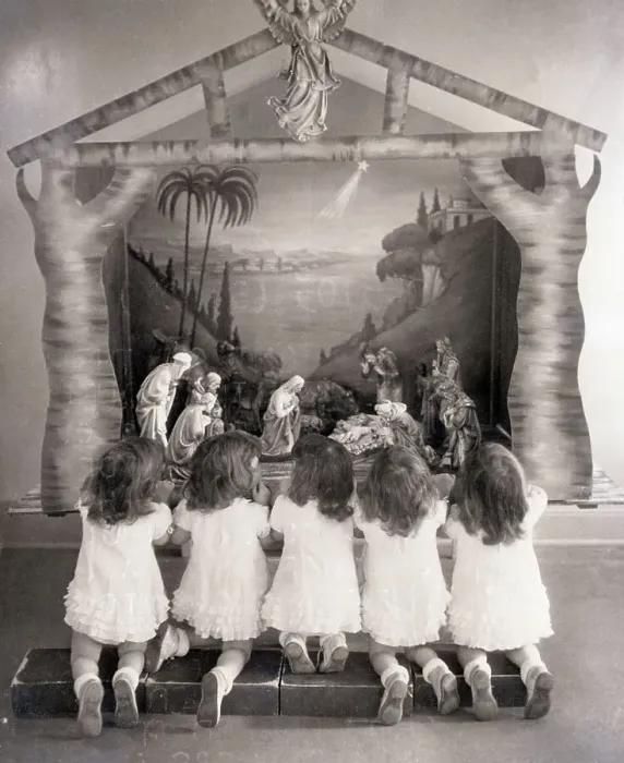 Framed Print : Dionne Quintuplets Kneel at Creche