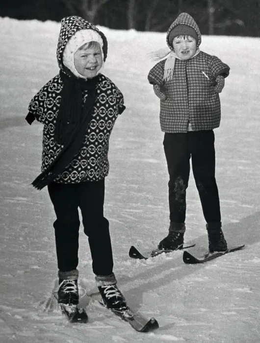 Framed Print : Disabled Children Skiing Framed Print : Disabled Children Skiing