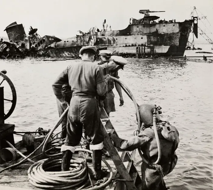 Framed Print : Diver In Tobruk Harbour Framed Print : Diver In Tobruk Harbour