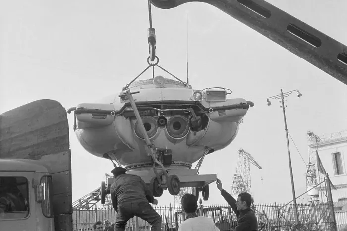Framed Print : Diving Saucer Framed Print : Diving Saucer